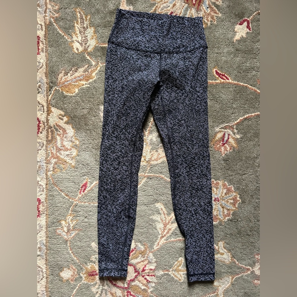 Lululemon Women’s Wunder Under High Rise Tight Size 6 Black/white